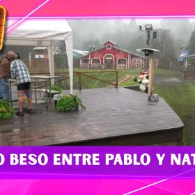 Natalia le da un beso de imprevisto a Pablo Montero