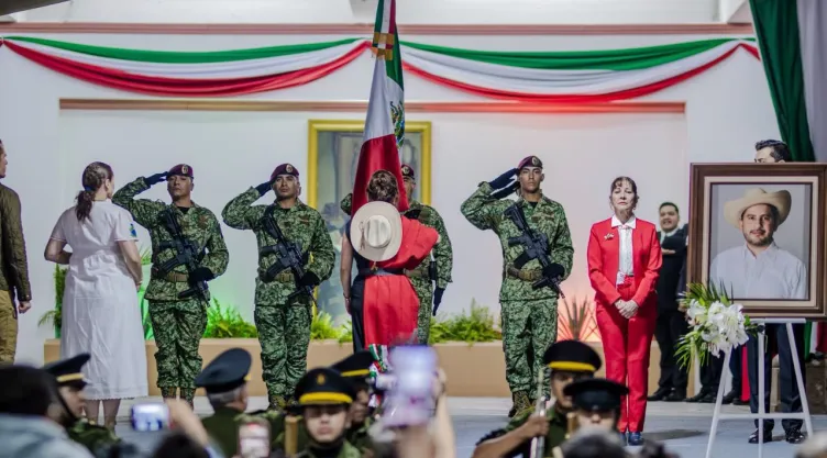 Grecia Quiroz encabeza su primer Grito en Uruapan.