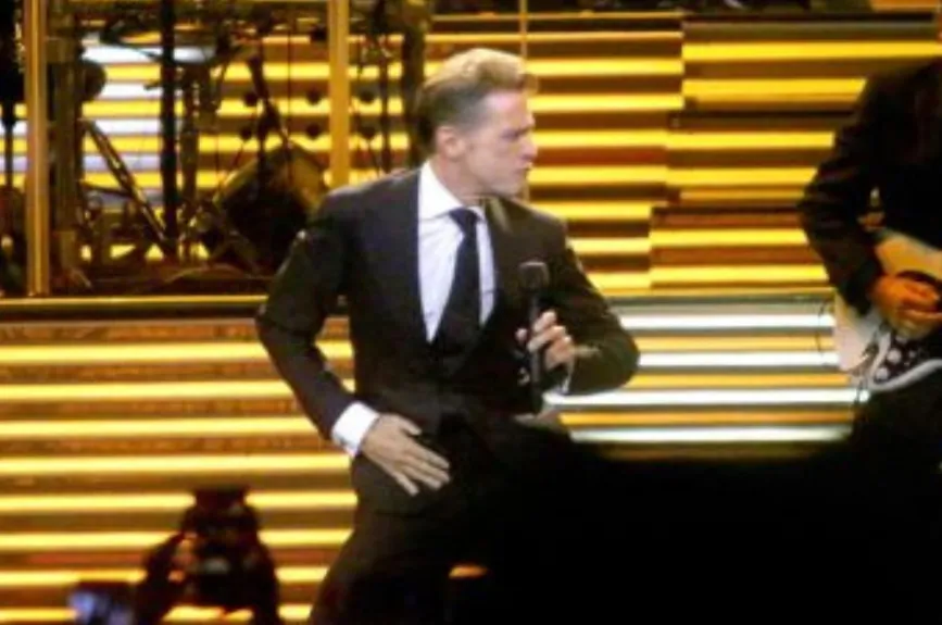 Luis Miguel risa.jpg