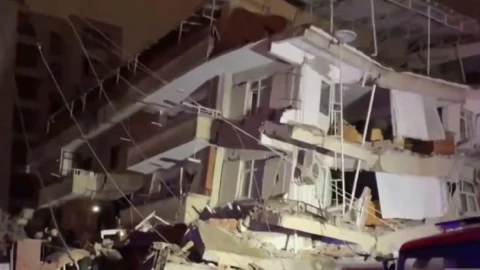 video momento exacto sismo 7.8 en Turquía