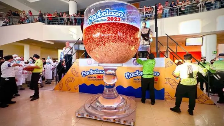 Récord Guinness Mazatlán con cóctel de camarón 2023