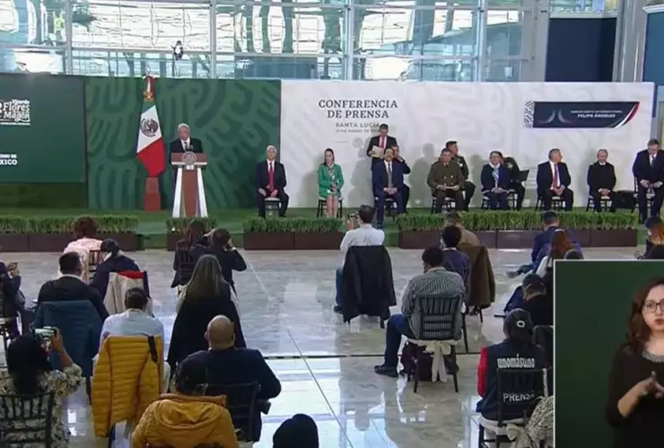 AMLO realiza mañanera desde el AIFA; despega primero vuelo comercial