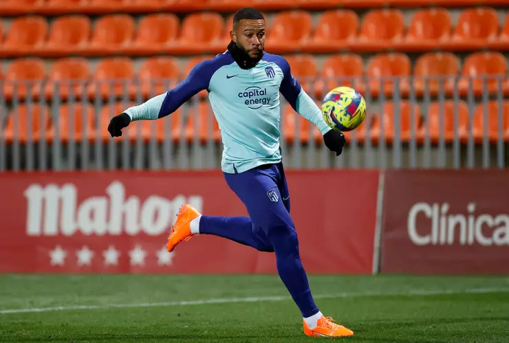 Memphis Depay entrena con el Atlético de Madrid