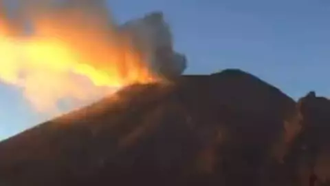 VIDEO Volcán Popocatépetl hace erupción y emiten alerta amarilla