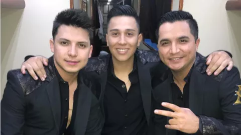 vocalista esaúl garcía de la arrolladora banda el limón que es de querétaro.jpg