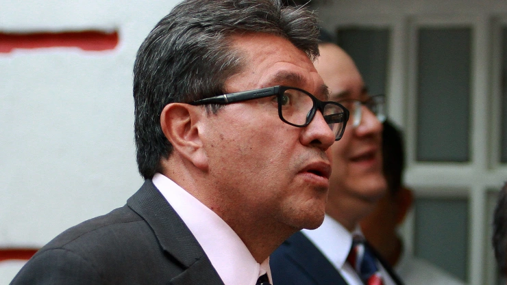 Ricardo Monreal llega a la casa de transición