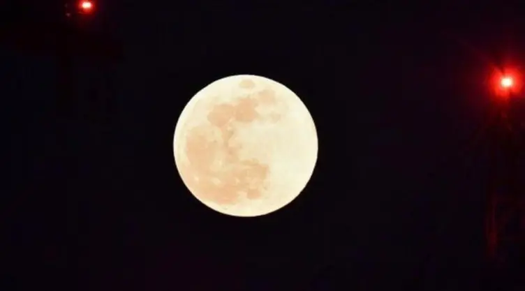 luna de nieve.jpg