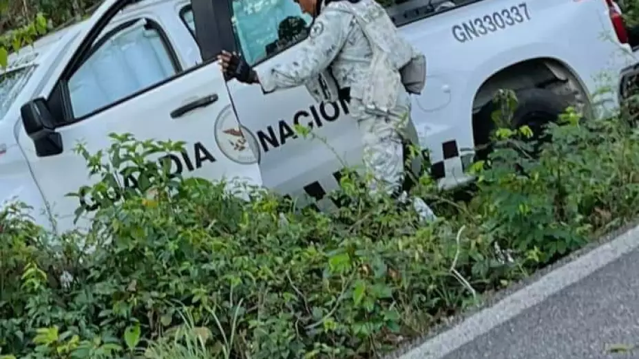Accidente de tránsito en Lázaro Cárdenas Elementos de la Guardia Nacional pierden control del vehículo.jpg