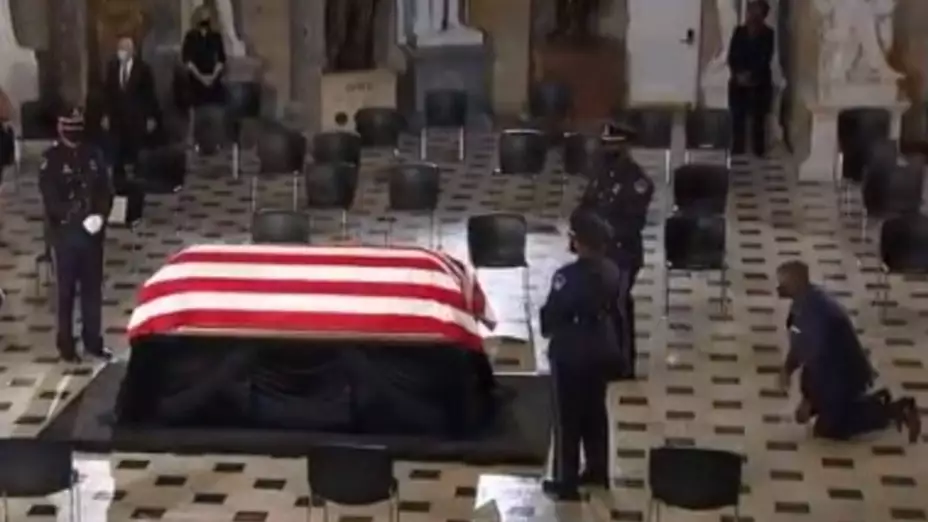 homenaje juez ruth bader entrenador.jpg