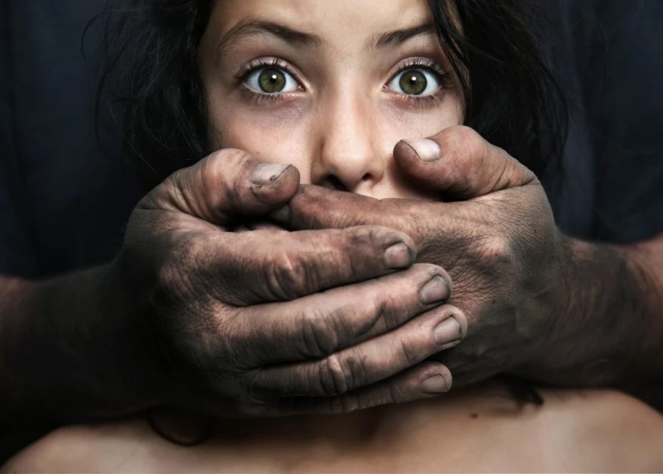 Mujer denuncia violacion
