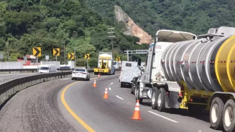 VIDEO: Captan gran carambola en la autopista Puebla-Orizaba hoy; bloquea la circulación con unidades pesadas