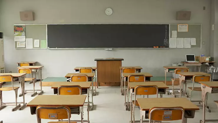 Joven de 14 asesina a asistente educativa en Francia