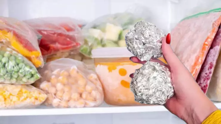 ¿Por qué las personas colocan PAPEL ALUMINIO en el CONGELADOR?