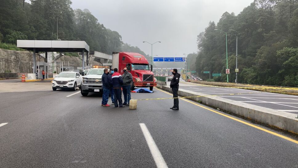 Hombre muere atropellado en la México-Toluca, hay caos vial