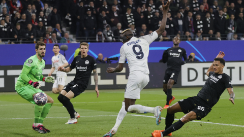 Chucky Lozano con el Napoli