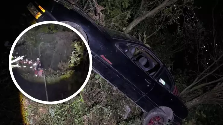 ¡Aparatoso! Vehículo cae a profundo barranco en carretera Ciudad Mendoza-Necoxtla; reportan 5 lesionados