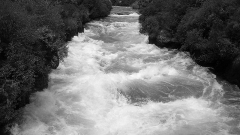 Gigantesco socavón en el río Tula, Hidalgo