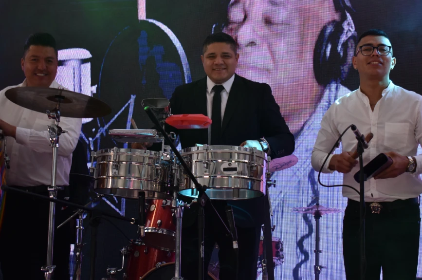 ORQUESTA CON KLA-C