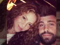 Shakira y Pique sonriendo (2).jpg