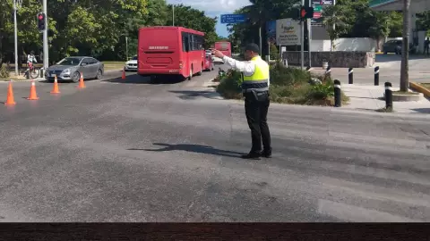 ¿Volverás a la chamba_ Anuncian 3 calles cerradas en Cancún hoy 26 de diciembre.jpg