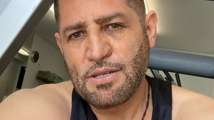 Pancho Barraza recibe un golpe con una botella en pleno concierto.