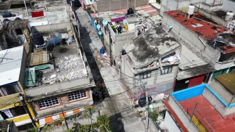 FOTOS: Explosión de gas LP en Iztacalco deja múltiples daños en viviendas; un hombre resultó herido