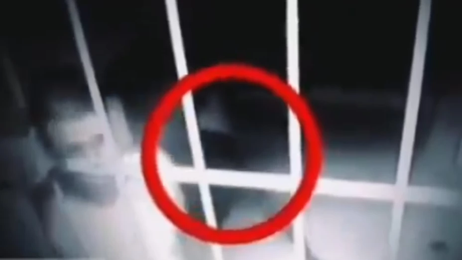 Niño fantasma captado dentro de una celda; prisionero pedía que lo cambiaran: Video