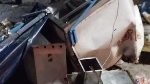 Puesto de Hot Dogs destruido