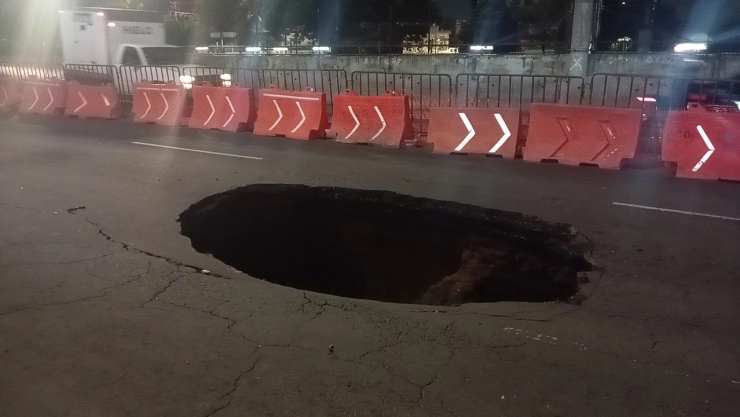 Crítica situación de socavones en la calzada Ignacio Zaragoza afecta la movilidad en CDMX