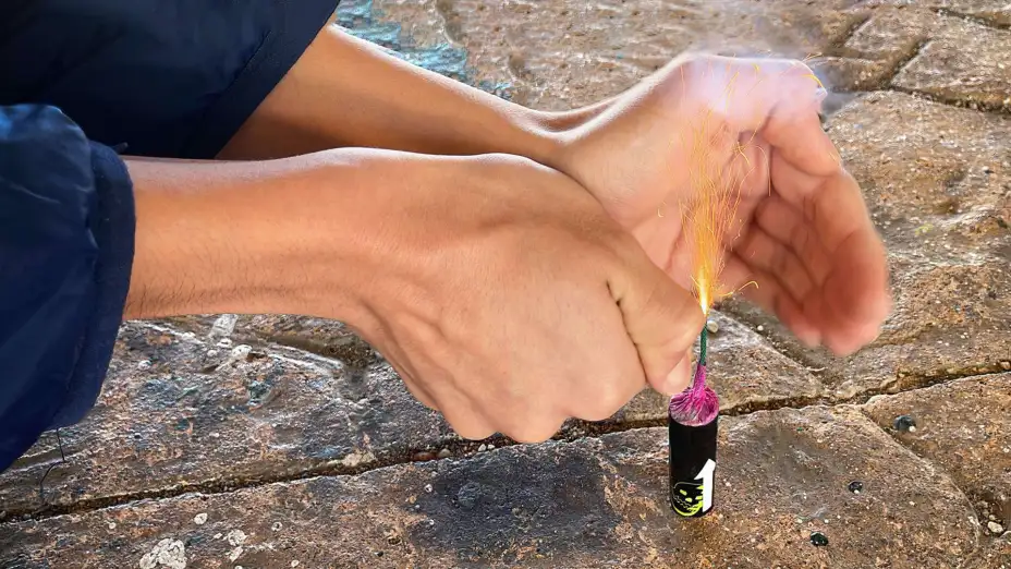 Peligro de quemaduras por fuegos artificiales.