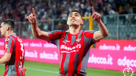 Johan V&aacute;squez del Cremonese