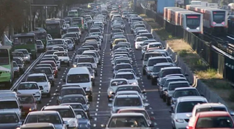 Tráfico en las calles de Tlalpan en la CDMX.