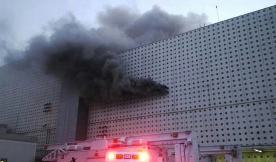 Bomberos y servicios de emergencia capitalinos controlaron el percance, del que aún se desconoce su origen