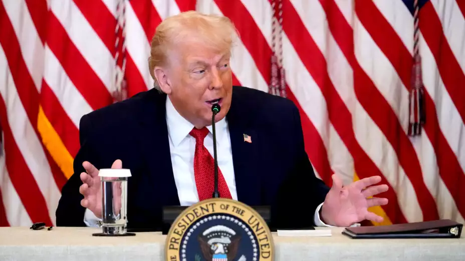 Donald Trump habla sobre atención médica rural.