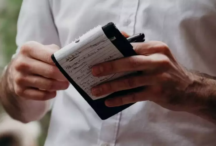 Mesero devuelve propina a cliente por no llegar a lo sugerido y lo evidencian en redes.jpg