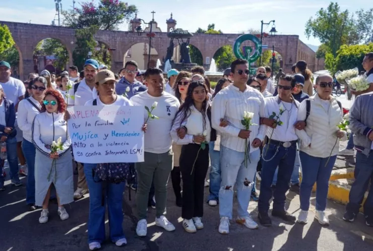 Marcha para pedir justicia por familia de intérpretes en Michoacán