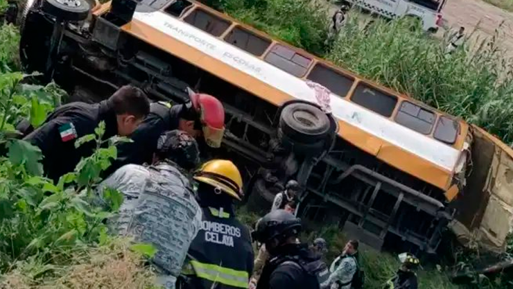 33 estudiantes heridos y 1 muerto en trágico accidente de autobús