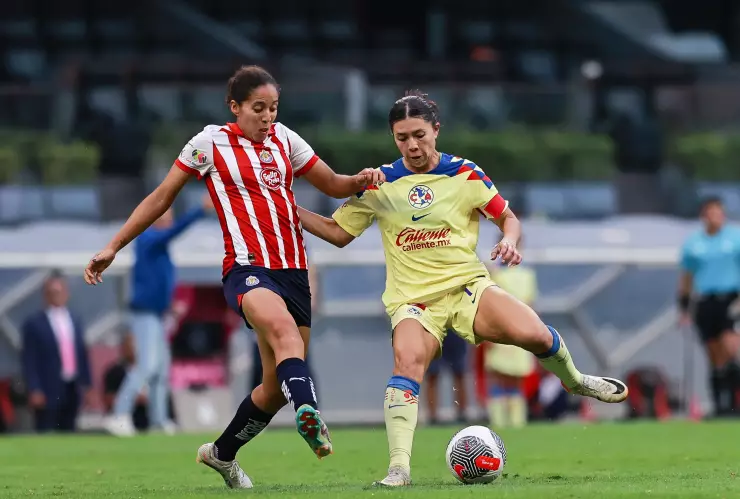 Casandra Montero y Kiana Palacios en el Clásico Nacional