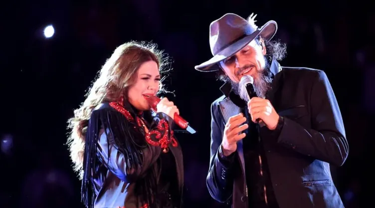 Yuridia se reencontró con Reyli Barba en su concierto en la Plaza de Toros México