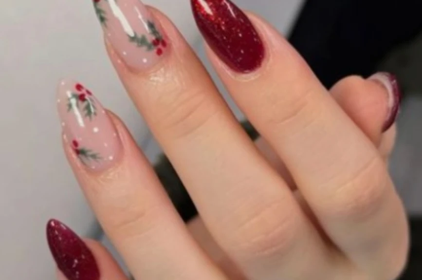 27 ideas de uñas elegantes para Navidad