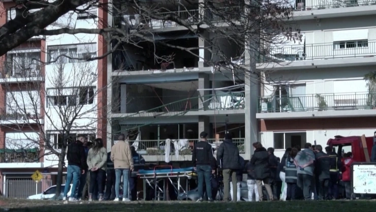 Explosión de edificio en Montevideo deja 10 heridos, familias damnificadas y cuantiosos daños.