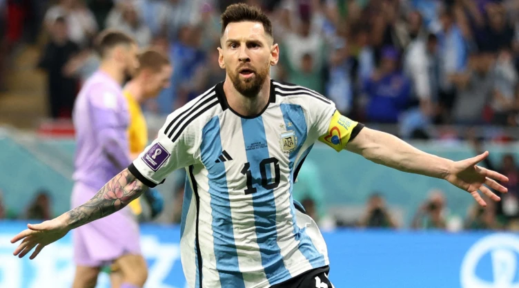 Lionel Messi celebra con Argentina en Qatar 2022