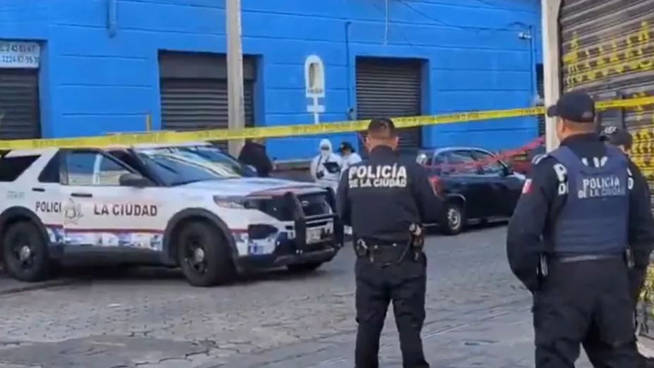 VIDEO: Hallan cadáver cerca del mercado 5 de Mayo en el Centro Histórico de Puebla; desata fuerte movilización