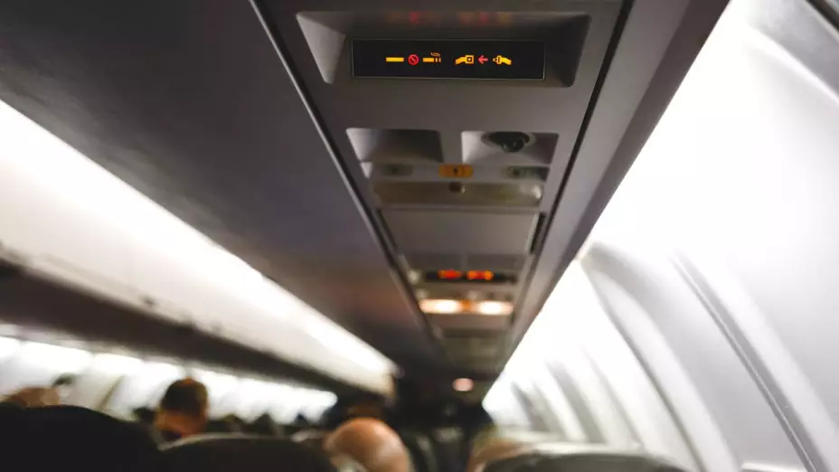 Restringen peso de aviones en cdmx