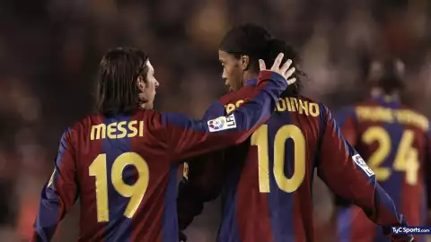 Ronaldinho y Messi juntos en Barcelona