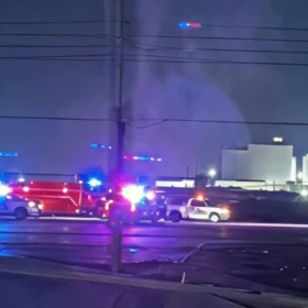 ¡Emergencia en Apodaca! Falla en el tren de aterrizaje obliga a avión a realizar maniobra de emergen.jpg