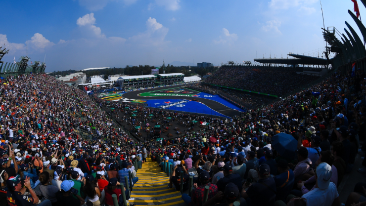 Aficionados de la F1 en el Foro Sol