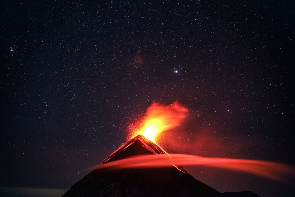 volcán en erupción