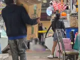 Hombre muere en mercado de Beethoven: Se desvaneció mientras caminaba con su familia