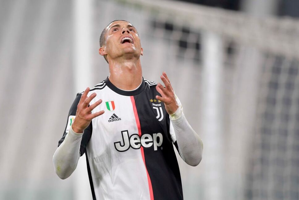 ¡Cristiano Ronaldo falló un penal ante el AC Milán!